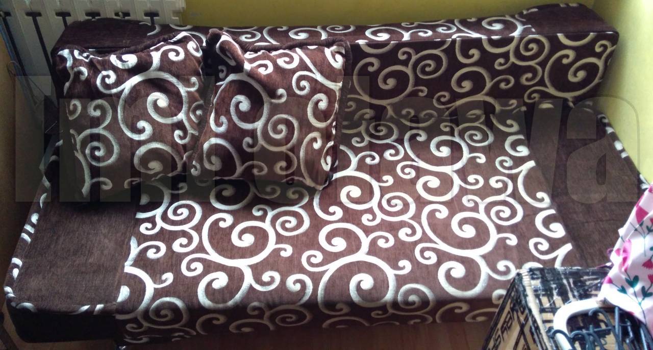 sofa łóżko rozkładane z miejscem na pościel + poduszki