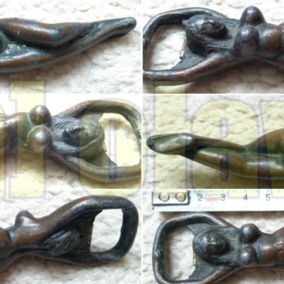 otwieracz do butelek naga dziewczyna kobieta z dużym biustem